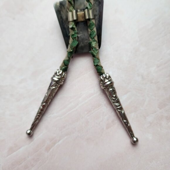 VINTAGE Southwestern Bolo Tie Green Turquoise‎ Stone Braided Leather Silver - Picture 7 of 8